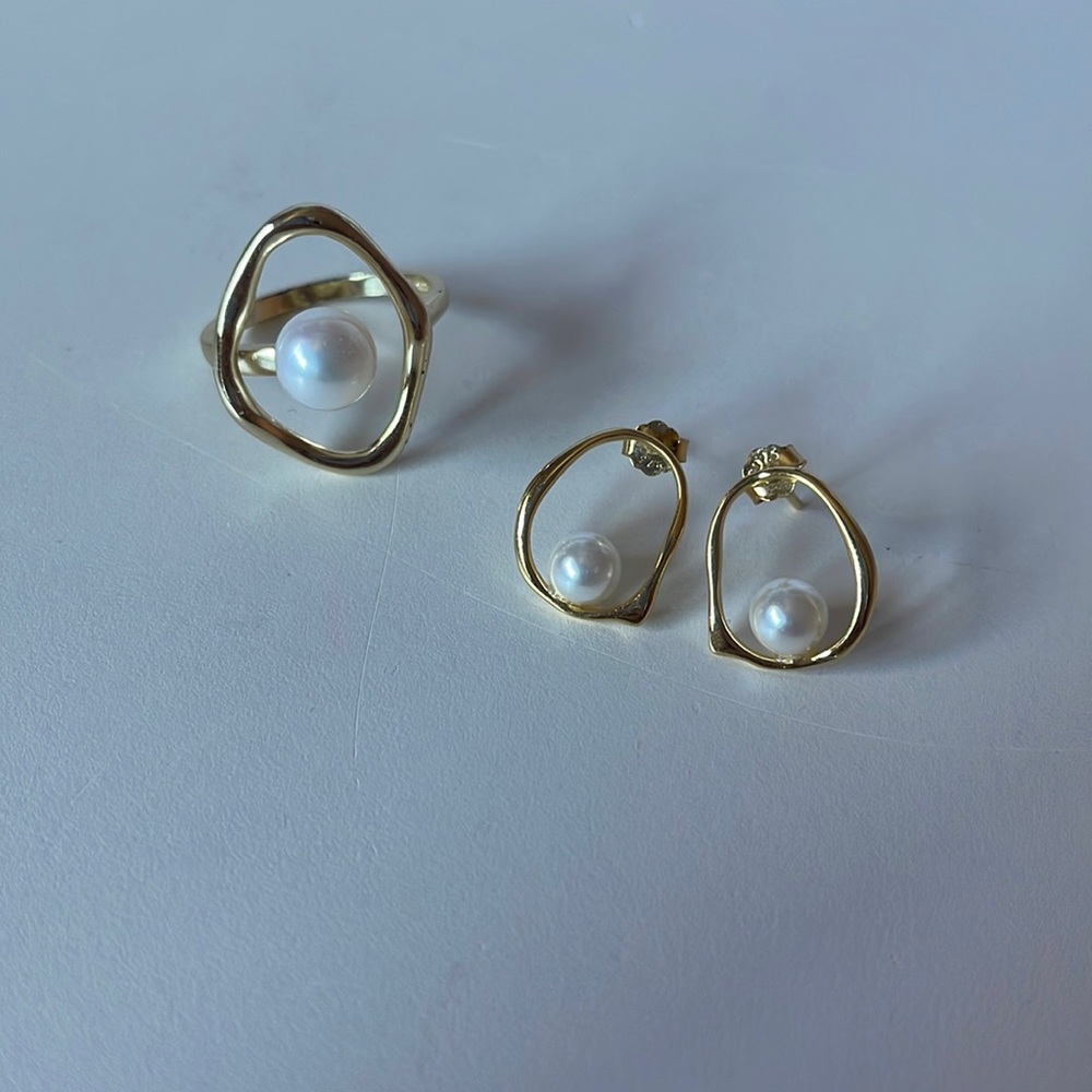 Matching Ring and Earrings Gold and Pearl Set